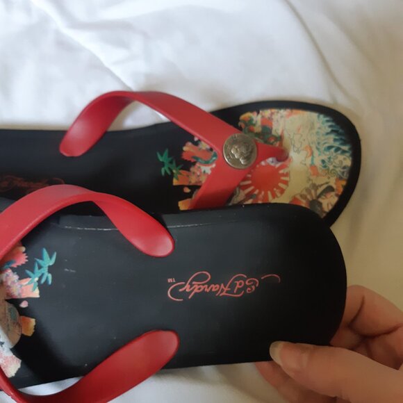 Ed Hardy flops - Picture 7 of 9